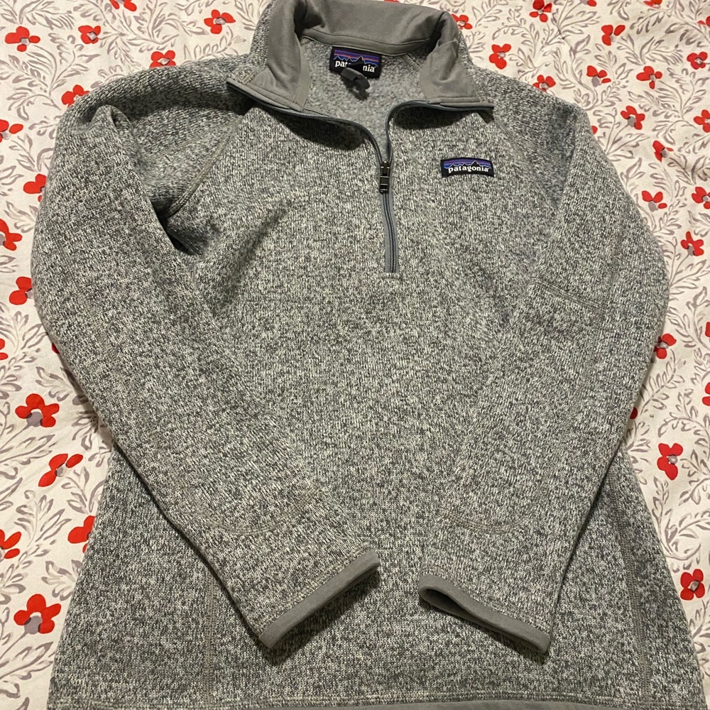 Patagonia 1/4 zip in birch grey.